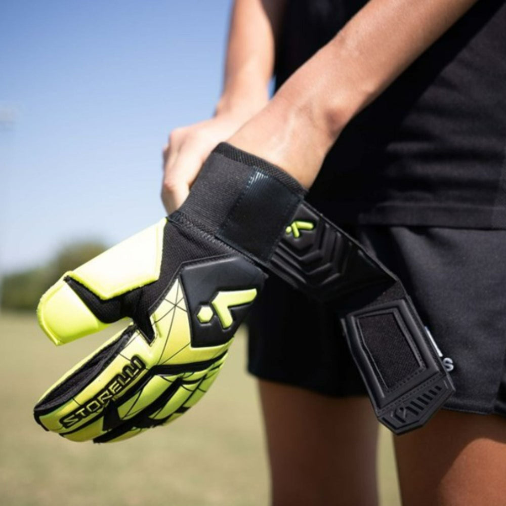 Goalkeeper Gloves - Gladiator Recruit v3 by Storelli - ITASPORT
